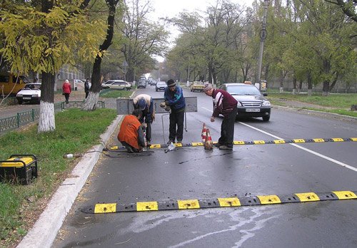 В Мариуполе установили очередного "лежачего полицейско..., фото-1 В Мариуполе установили очередного "лежачего полицейского"., фото-1