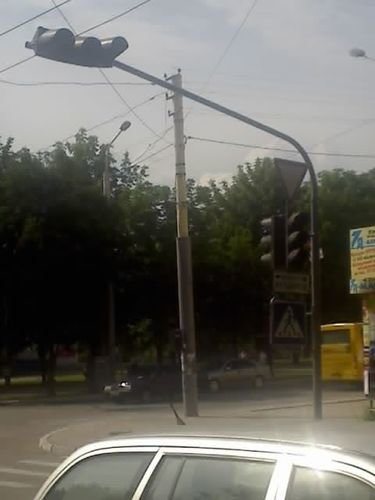 На перекрестке проспекта Металлургов и улицы Университетско..., фото-1 На перекрестке проспекта Металлургов и улицы Университетской отключен светофор (ФОТО), фото-1