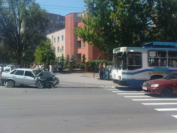 Мариупольские автомобилисты, похоже, перегрелись (ФОТО), фото-1 Мариупольские автомобилисты, похоже, перегрелись (ФОТО), фото-1