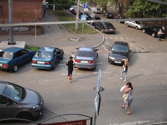 Мариупольцам правила дорожного движения не писаны (ФОТОфакт), фото-1 Мариупольцам правила дорожного движения не писаны (ФОТОфакт), фото-1