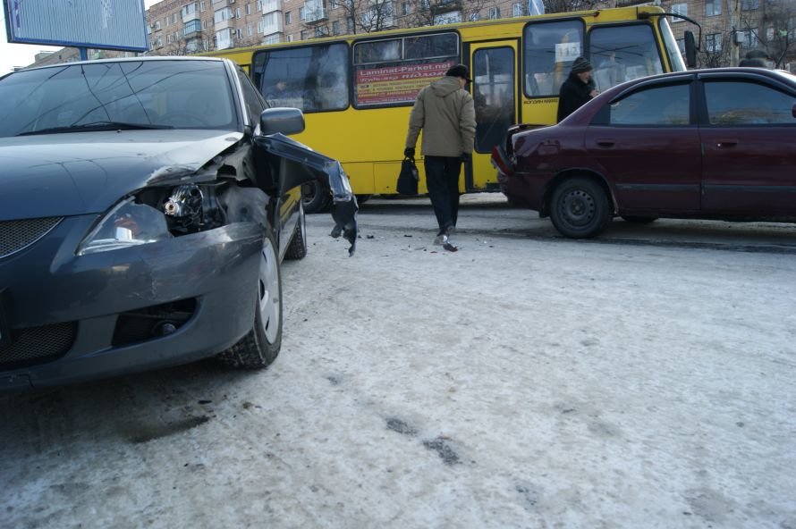 Авария на «1000 мелочей» спровоцировала километровую пробку..., фото-1 Авария на «1000 мелочей» спровоцировала километровую пробку (ФОТО), фото-1