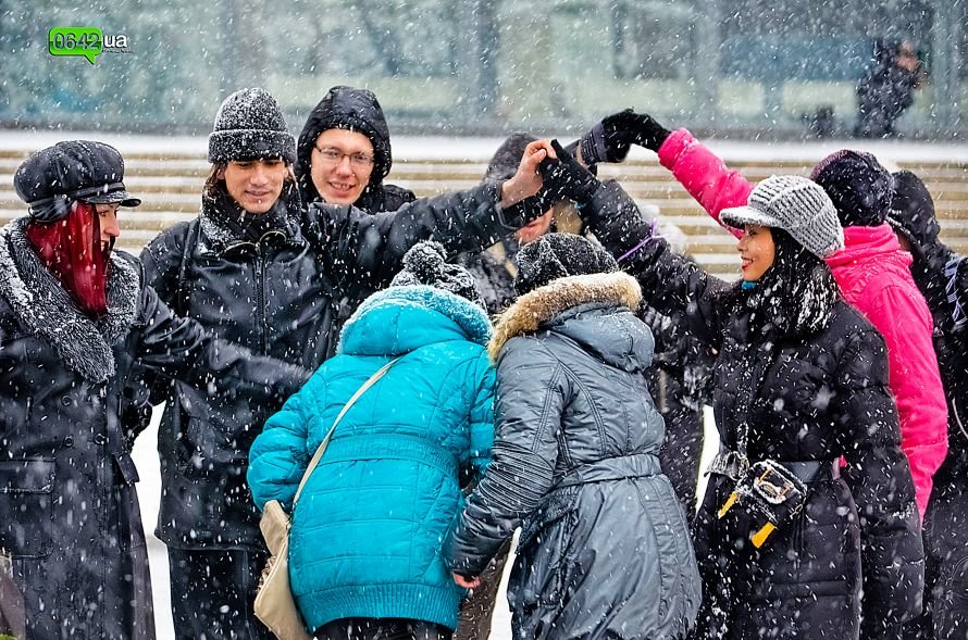 Луганчане устроили танцевальный флэшмоб (ФОТО), фото-1 Луганчане устроили танцевальный флэшмоб (ФОТО), фото-1