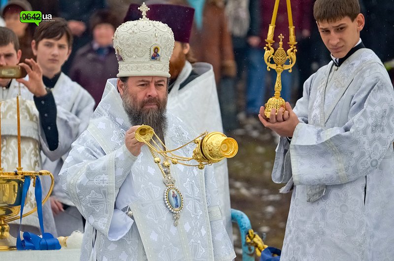 Сегодня луганчане вместе с мэром смывали грехи на «Восмерке..., фото-3 Сегодня луганчане вместе с мэром смывали грехи на «Восмерке» (ФОТО), фото-3