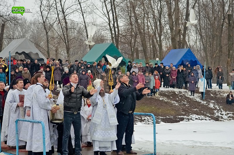 Сегодня луганчане вместе с мэром смывали грехи на «Восмерке..., фото-4 Сегодня луганчане вместе с мэром смывали грехи на «Восмерке» (ФОТО), фото-4