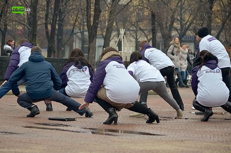 КМС по кикбоксингу провел зарядку в центре Луганска (ФОТО), фото-4 КМС по кикбоксингу провел зарядку в центре Луганска (ФОТО), фото-4