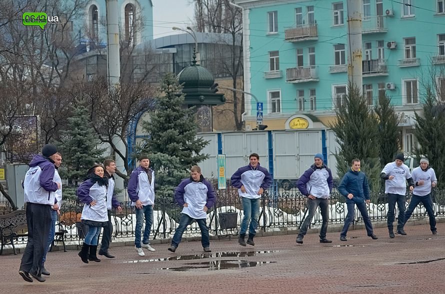 КМС по кикбоксингу провел зарядку в центре Луганска (ФОТО), фото-5 КМС по кикбоксингу провел зарядку в центре Луганска (ФОТО), фото-5