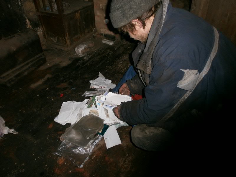 В Мариуполе семья погорельцев больше года живет в доме без..., фото-3 В Мариуполе семья погорельцев больше года живет в доме без окон и дверей (ФОТО), фото-3