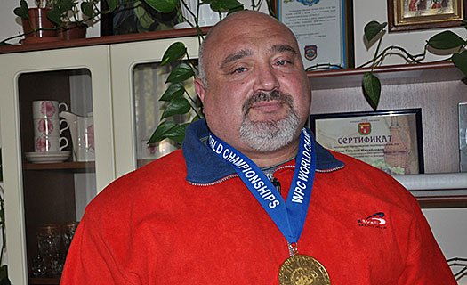 Украинский священник стал первым в мире по пауэрлифтингу, фото-1 Украинский священник стал первым в мире по пауэрлифтингу, фото-1