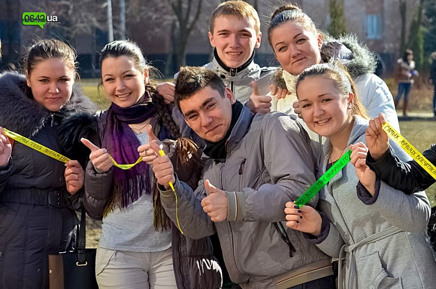 В Луганске студенты ЛНУ провели необычный флешмоб (ФОТО), фото-5 В Луганске студенты ЛНУ провели необычный флешмоб (ФОТО), фото-5