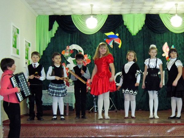 Для мам и бабушек воспитанники горловского филиала школы и..., фото-2 Для мам и бабушек воспитанники горловского филиала школы искусств устроили концерт, фото-2