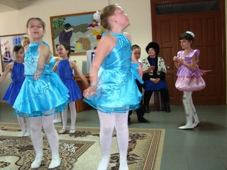 Творческие коллективы ДК «Кондратьевский» поздравили пожил..., фото-1 Творческие коллективы ДК «Кондратьевский» поздравили пожилых постоялиц Дома-интерната, фото-1