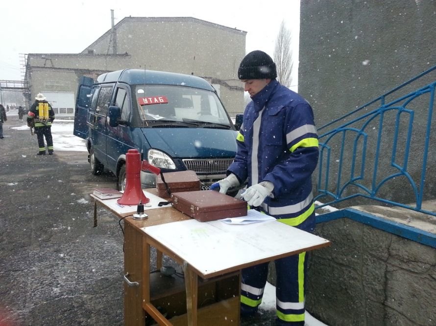 Енакиевские спасатели «устранили» утечку хлора фото 5 Енакиевские спасатели «устранили» утечку хлора фото 5