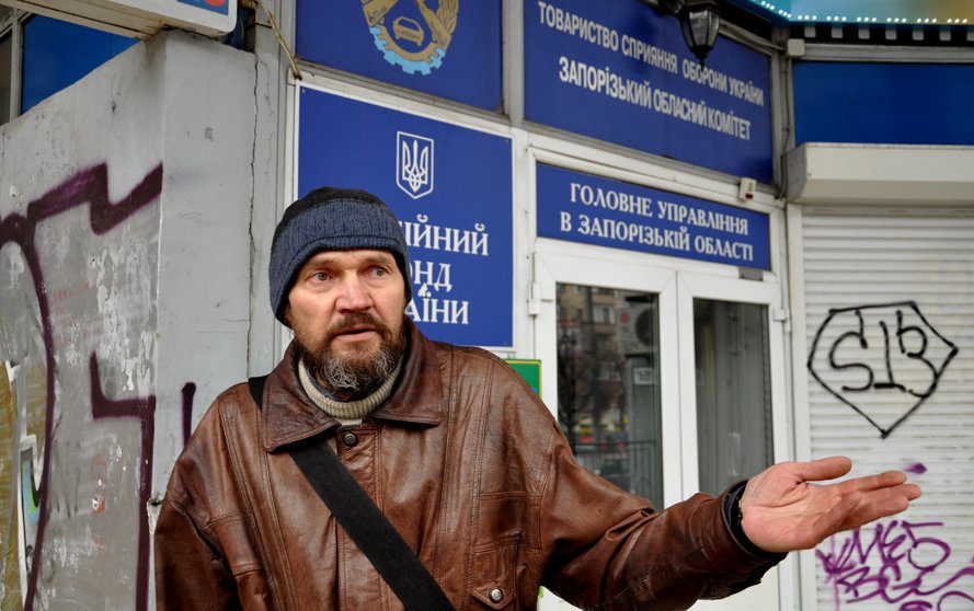 Заложник системы: на запорожского бездомного сыпятся угрозы..., фото-2 Заложник системы: на запорожского бездомного сыпятся угрозы и оскорбления (ФОТО, ВИДЕО), фото-2