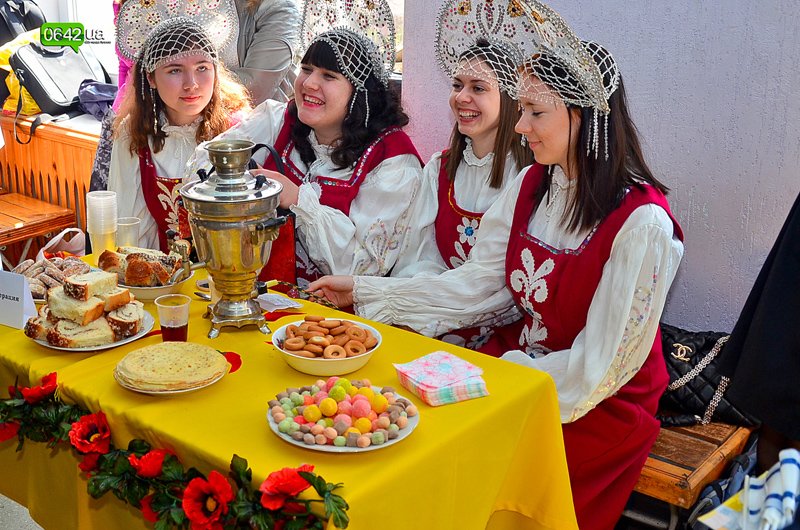 Студенты Луганского университета пели, плясали и угощали г..., фото-6 Студенты Луганского университета пели, плясали и угощали гостей национальными блюдами (ФОТО), фото-6