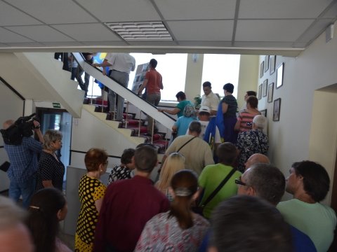 свободовцы врываются в горсовет свободовцы врываются в горсовет