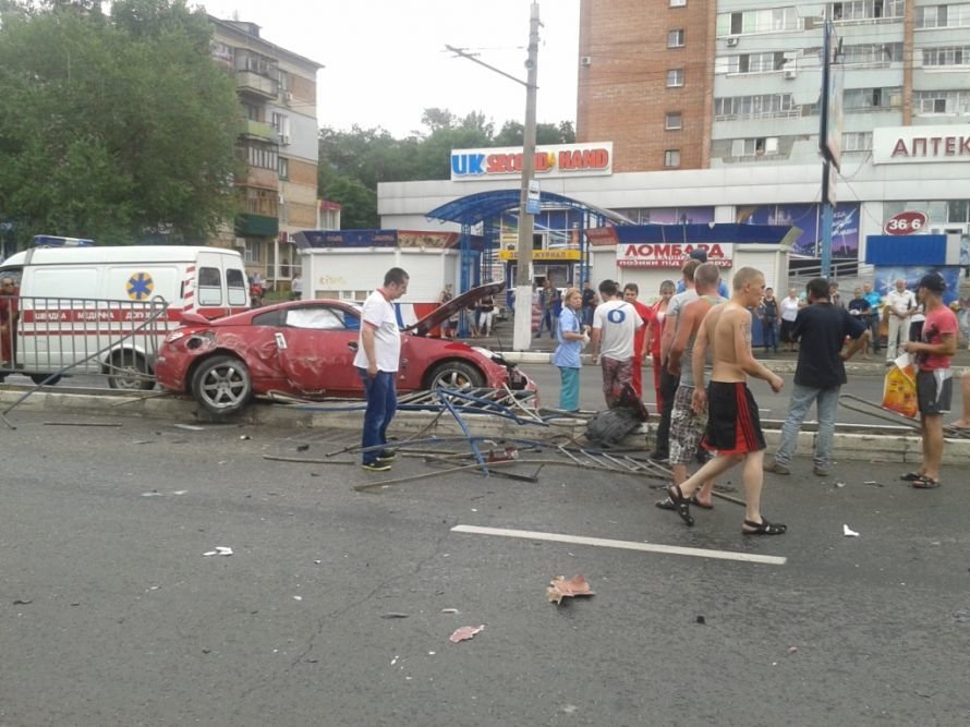 красный нисан1 красный нисан1