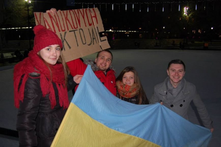 Українці в Канаді поставили хрест на Президенті (ФОТО), фото-8 Українці в Канаді поставили хрест на Президенті (ФОТО), фото-8
