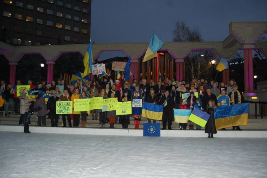 Українці в Канаді поставили хрест на Президенті (ФОТО), фото-9 Українці в Канаді поставили хрест на Президенті (ФОТО), фото-9