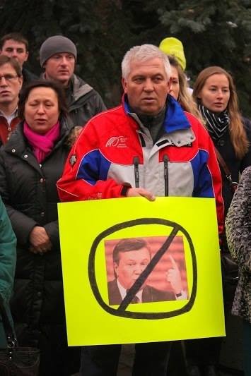 Українці в Канаді поставили хрест на Президенті (ФОТО), фото-10 Українці в Канаді поставили хрест на Президенті (ФОТО), фото-10