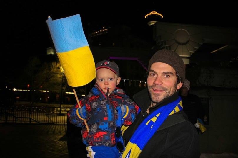 Українці в Канаді поставили хрест на Президенті (ФОТО), фото-5 Українці в Канаді поставили хрест на Президенті (ФОТО), фото-5