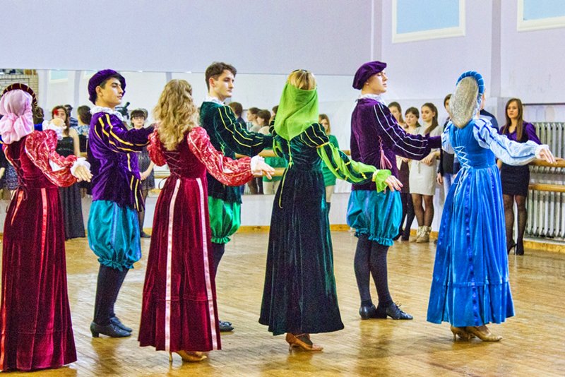 Луганские студенты реконструировали эпоху Возрождения (ФОТО), фото-1 Луганские студенты реконструировали эпоху Возрождения (ФОТО), фото-1