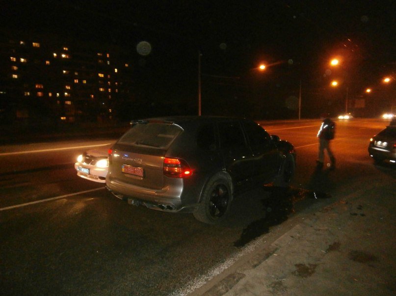 Усе в крові: у Львові автівка збила на пішохідному переході..., фото-1 Усе в крові: у Львові автівка збила на пішохідному переході людину (ФОТО), фото-1