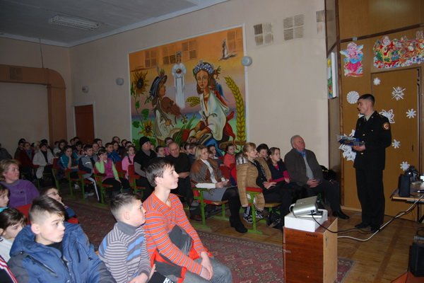 На Тернопільщині МНСники та соціальні служби ходили по хат..., фото-3 На Тернопільщині МНСники та соціальні служби ходили по хатах (фото), фото-3