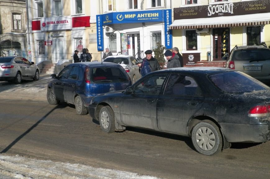 В центре Николаева образовалась пробка из-за ДТП (ФОТО), фото-1 В центре Николаева образовалась пробка из-за ДТП (ФОТО), фото-1