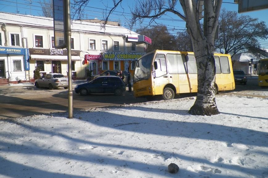 В центре Николаева образовалась пробка из-за ДТП (ФОТО), фото-5 В центре Николаева образовалась пробка из-за ДТП (ФОТО), фото-5