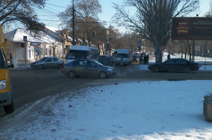В центре Николаева образовалась пробка из-за ДТП (ФОТО), фото-3 В центре Николаева образовалась пробка из-за ДТП (ФОТО), фото-3