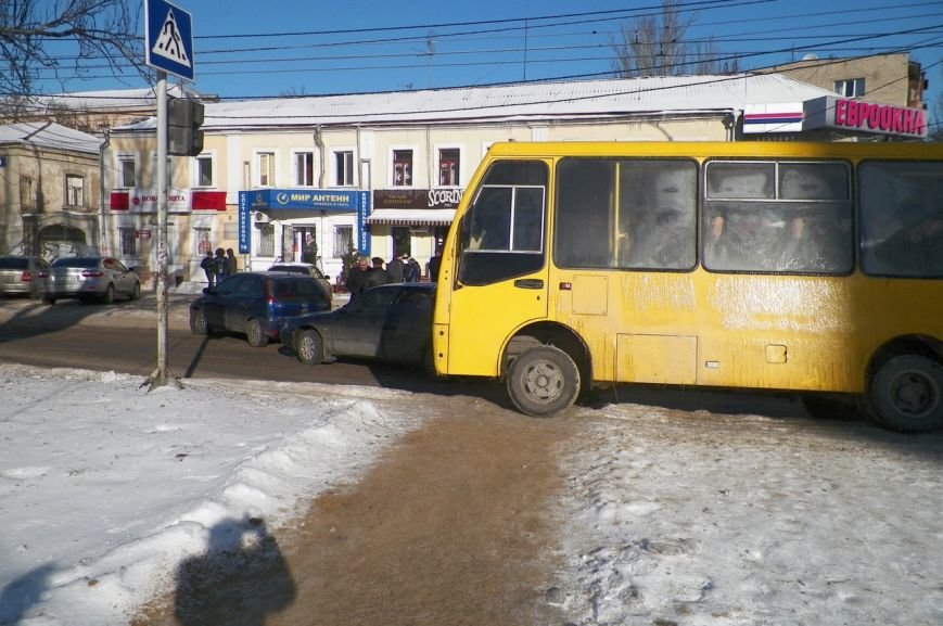В центре Николаева образовалась пробка из-за ДТП (ФОТО), фото-2 В центре Николаева образовалась пробка из-за ДТП (ФОТО), фото-2