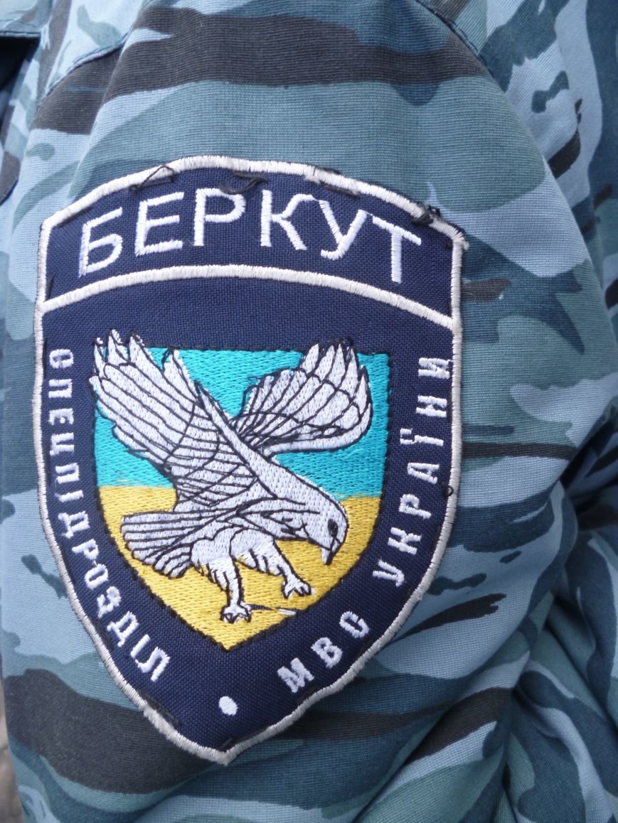 Главную площадь Красноармейска патрулирует «Беркут»: следя..., фото-10 Главную площадь Красноармейска патрулирует «Беркут»: следят за порядком, а штурма админзданий не ждут (ФОТО), фото-10