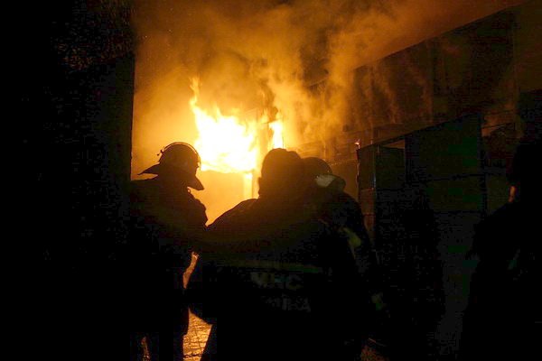 У Тернополі дотла згорів автомагазин (фото, відео), фото-4 У Тернополі дотла згорів автомагазин (фото, відео), фото-4