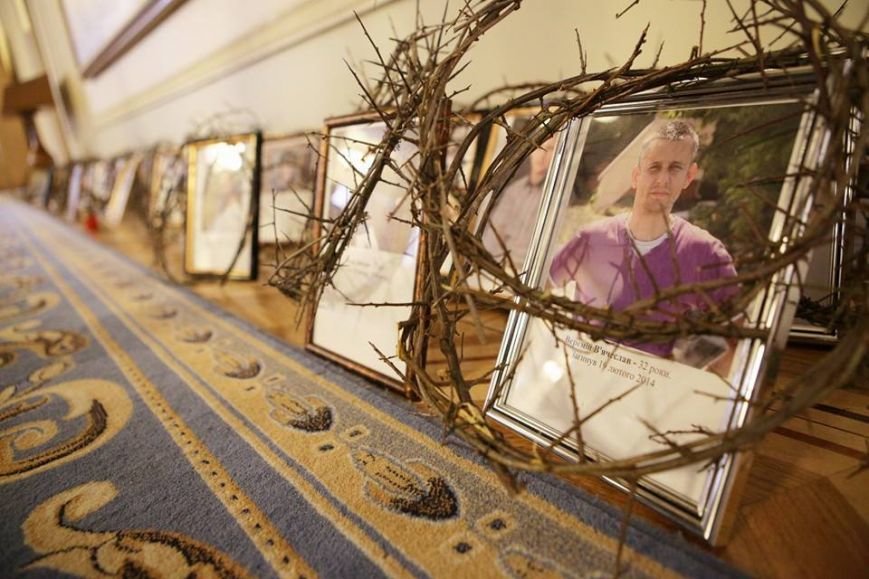 Обличчя «Небесної сотні» перше, що бачили депутати при вход..., фото-3 Обличчя «Небесної сотні» перше, що бачили депутати при вході у Верховну Раду (фото), фото-3