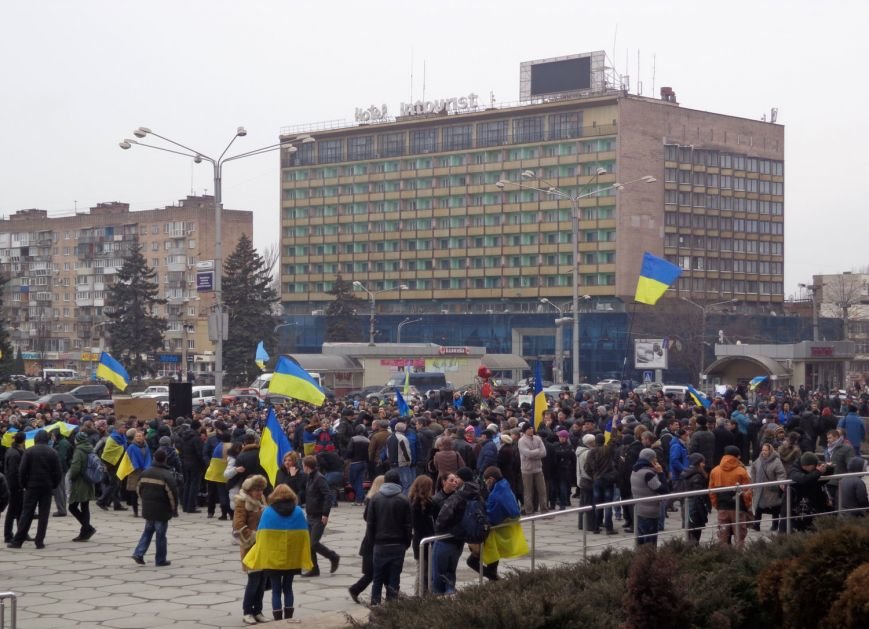 В Запорожье прошел митинг против вмешательства России (ФОТО, ОБНОВЛЕНО) (фото) - фото 3 В Запорожье прошел митинг против вмешательства России (ФОТО, ОБНОВЛЕНО) (фото) - фото 3