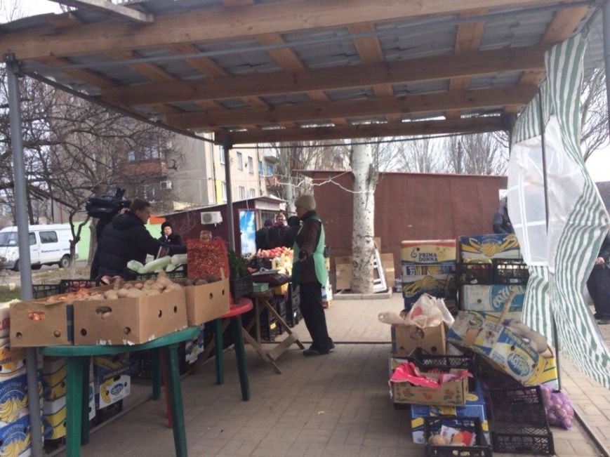 В Мариуполе на «Черемушках» под ликвидированным киоском фас..., фото-5 В Мариуполе на «Черемушках» под ликвидированным киоском фаст-фуда обнаружили мертвую кошку (ФОТО), фото-5