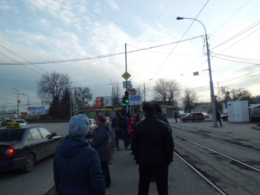 В Таганроге на маршруте №2 и №4 работает мало трамваев, фото-3