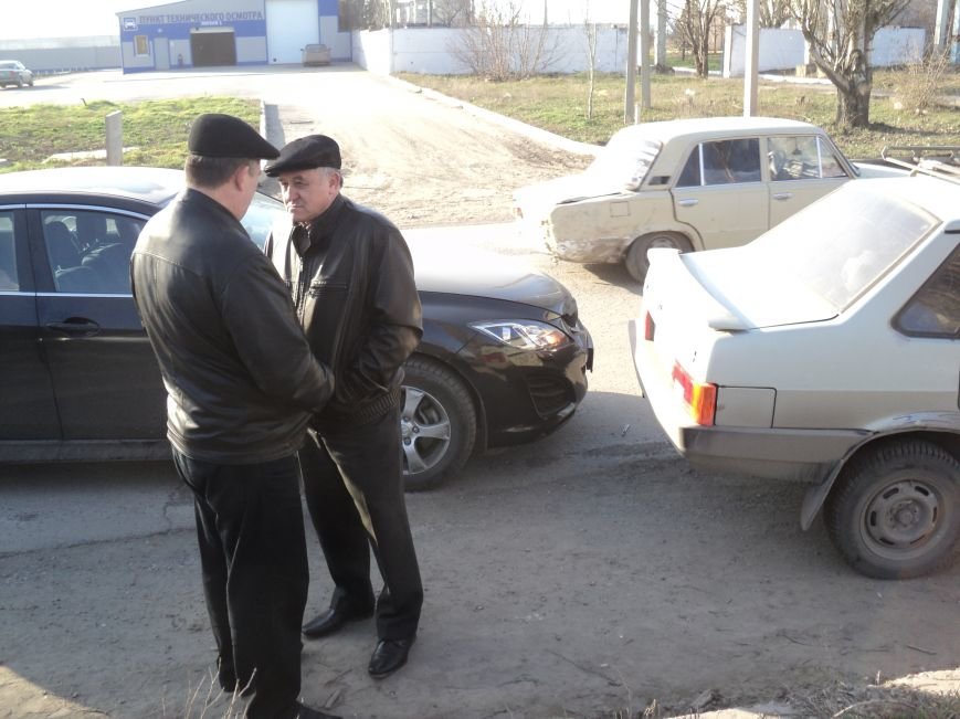 Столкнулись два товарища в Таганроге, ситуацию оценил дорожный комиссар, фото-1