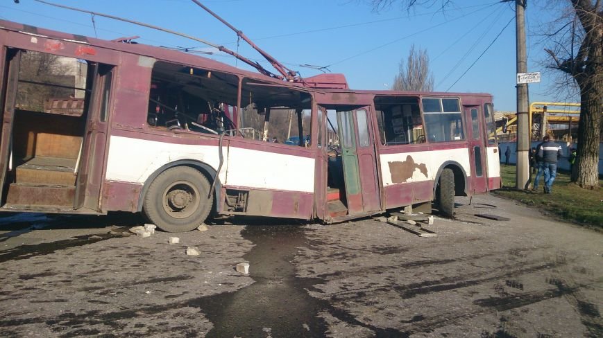В Донецкой области троллейбус столкнулся с автобусом, в кот..., фото-2 В Донецкой области троллейбус столкнулся с автобусом, в котором ехали дети —четыре человека погибли и 16 пострадали (ФОТО), фото-2