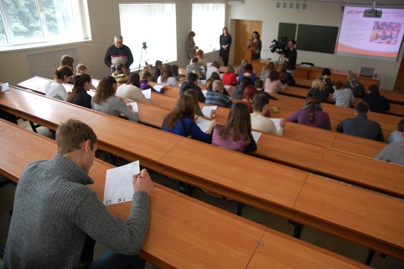 В Белгороде «Тотальный диктант» писали 102 человека (фото) - фото 2 В Белгороде «Тотальный диктант» писали 102 человека (фото) - фото 2