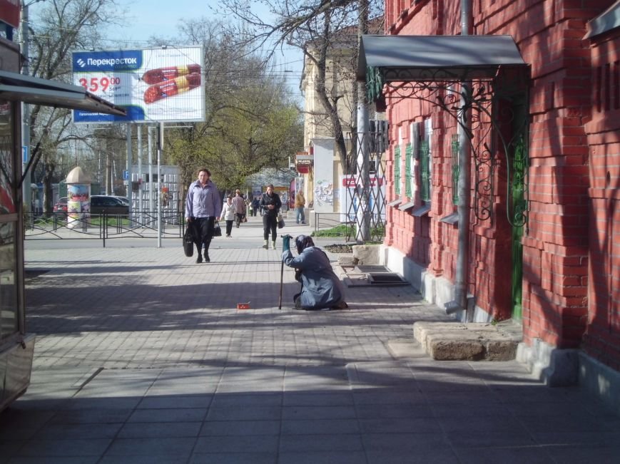 « Бабушка» исчезла чудным образом, стоило только позвонить в полицию Таганрога, фото-1