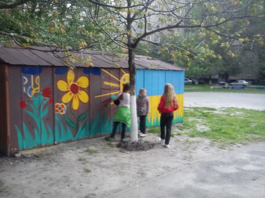 Субботник в патриотичных тонах. В Кривом Роге самоорганизов..., фото-1 Субботник в патриотичных тонах. В Кривом Роге самоорганизовались жители (Фоторепортаж), фото-1