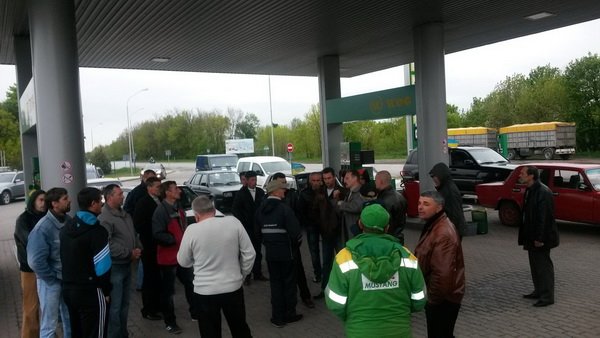 На Тернопільщині відбувся попереджувальний пікет проти підн..., фото-2 На Тернопільщині відбувся попереджувальний пікет проти підняття цін на бензин (фото), фото-2