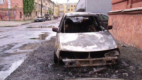 В Одесі біля Куликового поля спалили машину із тернопільськ..., фото-1 В Одесі біля Куликового поля спалили машину із тернопільськими номерами (фото), фото-1