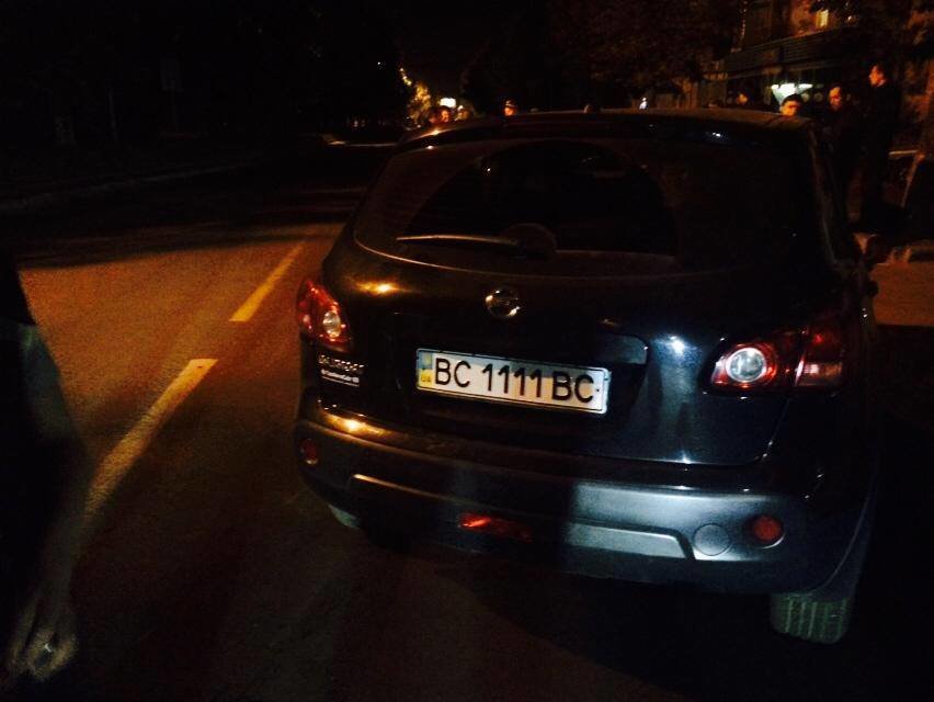 У Львові п'яний депутат виїхав на зустрічну на розтрощив ле..., фото-1 У Львові п'яний депутат виїхав на зустрічну на розтрощив легковик? (ФОТО), фото-1