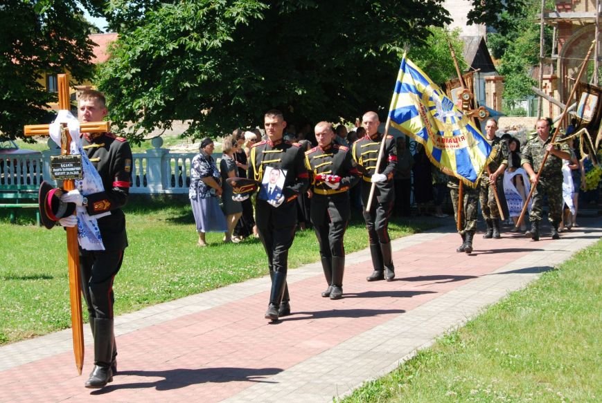Сьогодні на Рівненщині прощалися з пілотом Армійської авіац..., фото-2 Сьогодні на Рівненщині прощалися з пілотом Армійської авіації Андрієм Бєлкіним (Фоторепортаж), фото-2