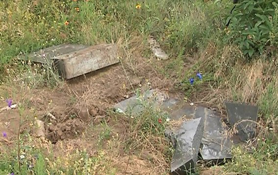 В Кривом Роге задержаны «кладбищенские» воры, фото-1 В Кривом Роге задержаны «кладбищенские» воры, фото-1