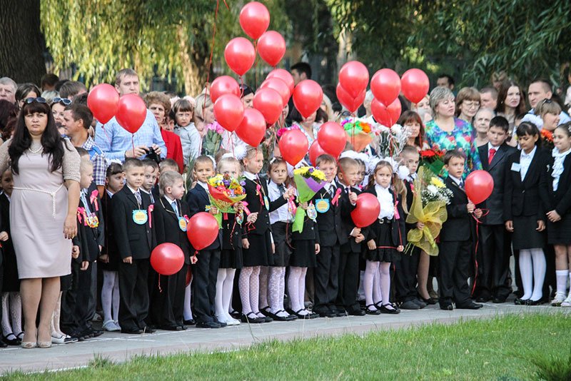 День знаний в Белгороде: В 45-ю школу пришли учиться 147 первокласс... День знаний в Белгороде: В 45-ю школу пришли учиться 147 первоклассников и появился класс с буквой «Е» (фото) - фото 9