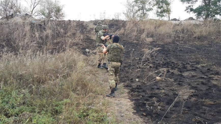 В Славянске патруль киевского добровольческого батальона об..., фото-2 В Славянске патруль киевского добровольческого батальона обезвредил гранату с надписью «За ДНР», фото-2