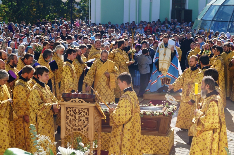 По Белгороду пронесли мощи Святителя Иоасафа, фото-3 По Белгороду пронесли мощи Святителя Иоасафа, фото-3